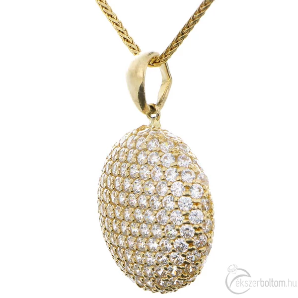 Domború köves medál láncon, kissé oldalról