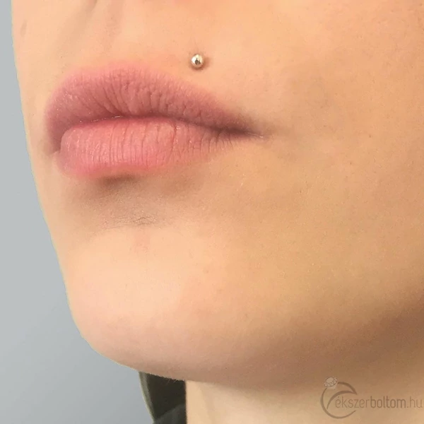 8 mm 18 karátos fehér arany orrpiercing
