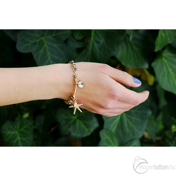 Cango &amp; Rinaldi Peace &amp; Love 2023 07-es karkötője viselve