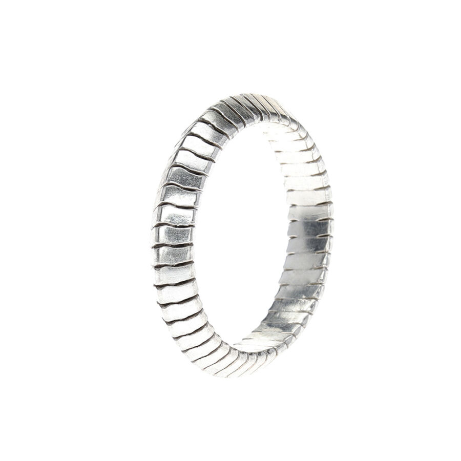Segitiga antikot ezüst gyűrű