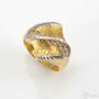 Kép 1/2 - Sárga 14 karátos arany női gyűrű, vésett és áttört mintával (61-es méret)