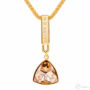 Kép 2/2 - Cango & Rinaldi Triangle Mesh 1 arany színű nyaklánc aranyszín fém dísszel és arany kristály kővel (részlet)